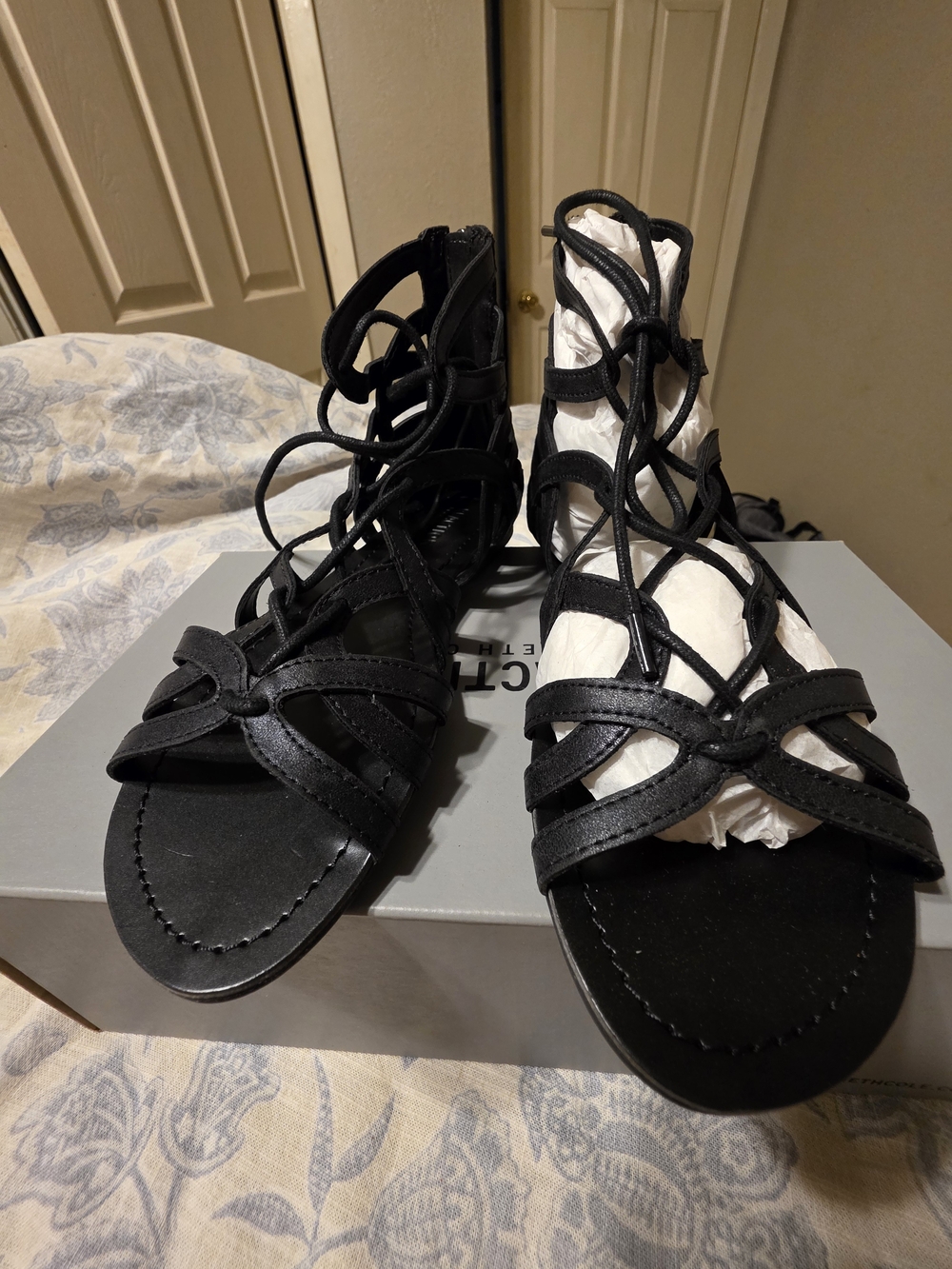 Reaction Kenneth Cole Black Lace-Up Gladiator Sandals
